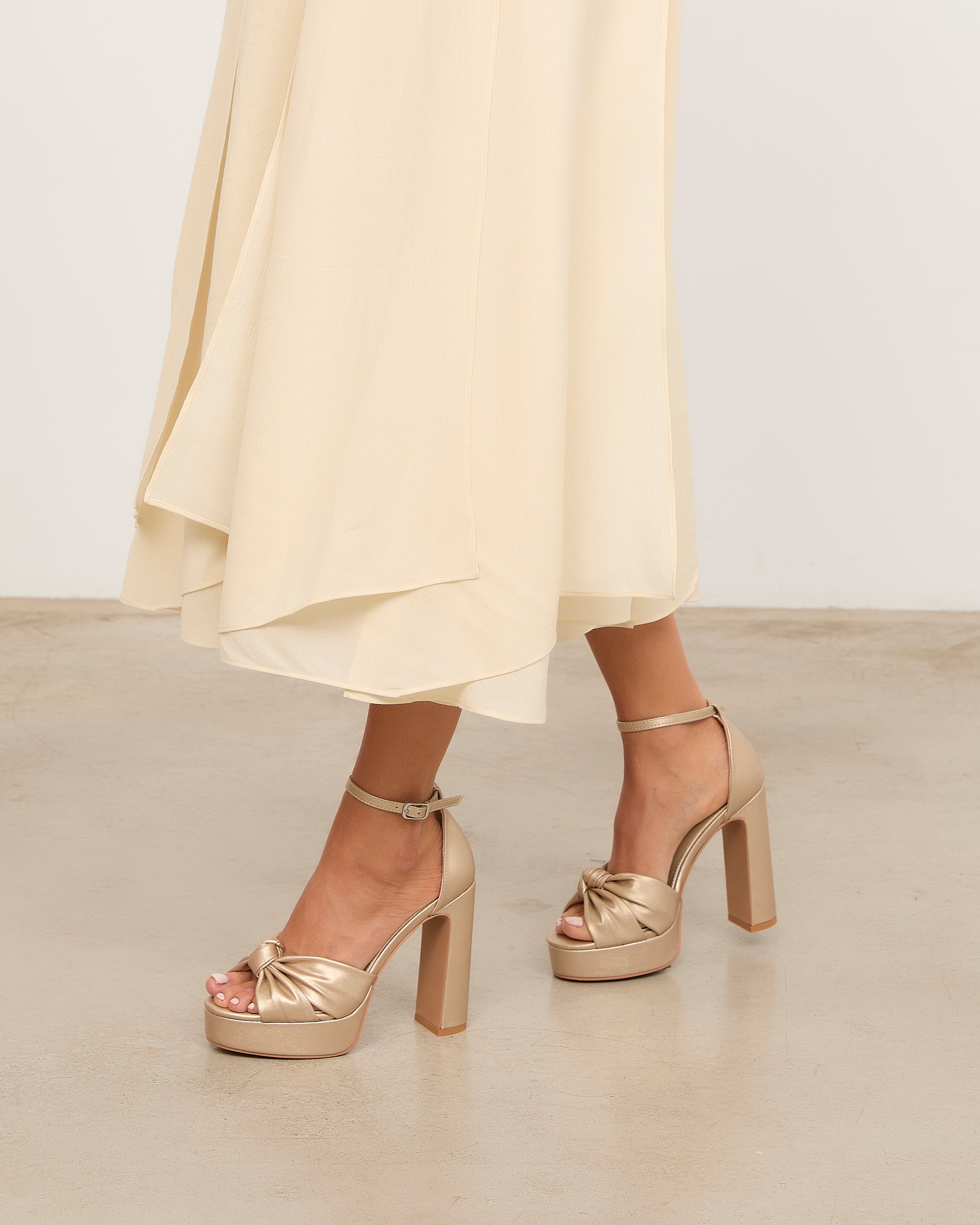 Mim shoes Sandalia de tacón OFE DORADO