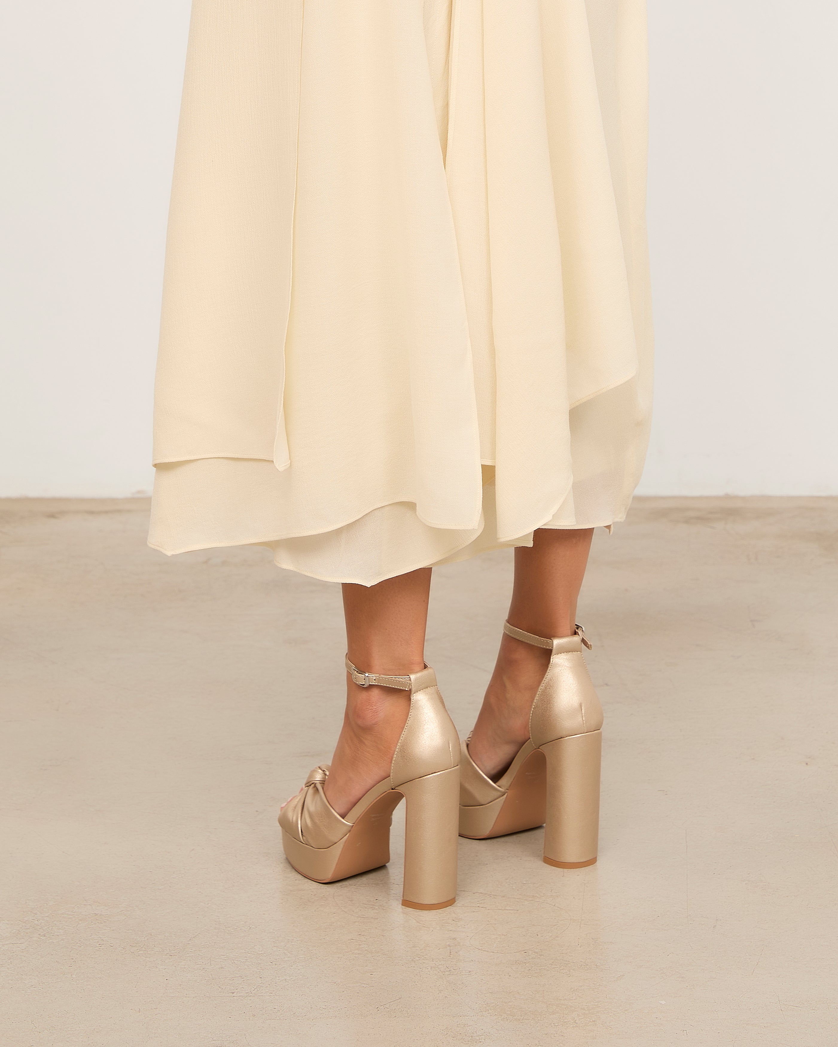 Mim shoes Sandalia de tacón OFE DORADO