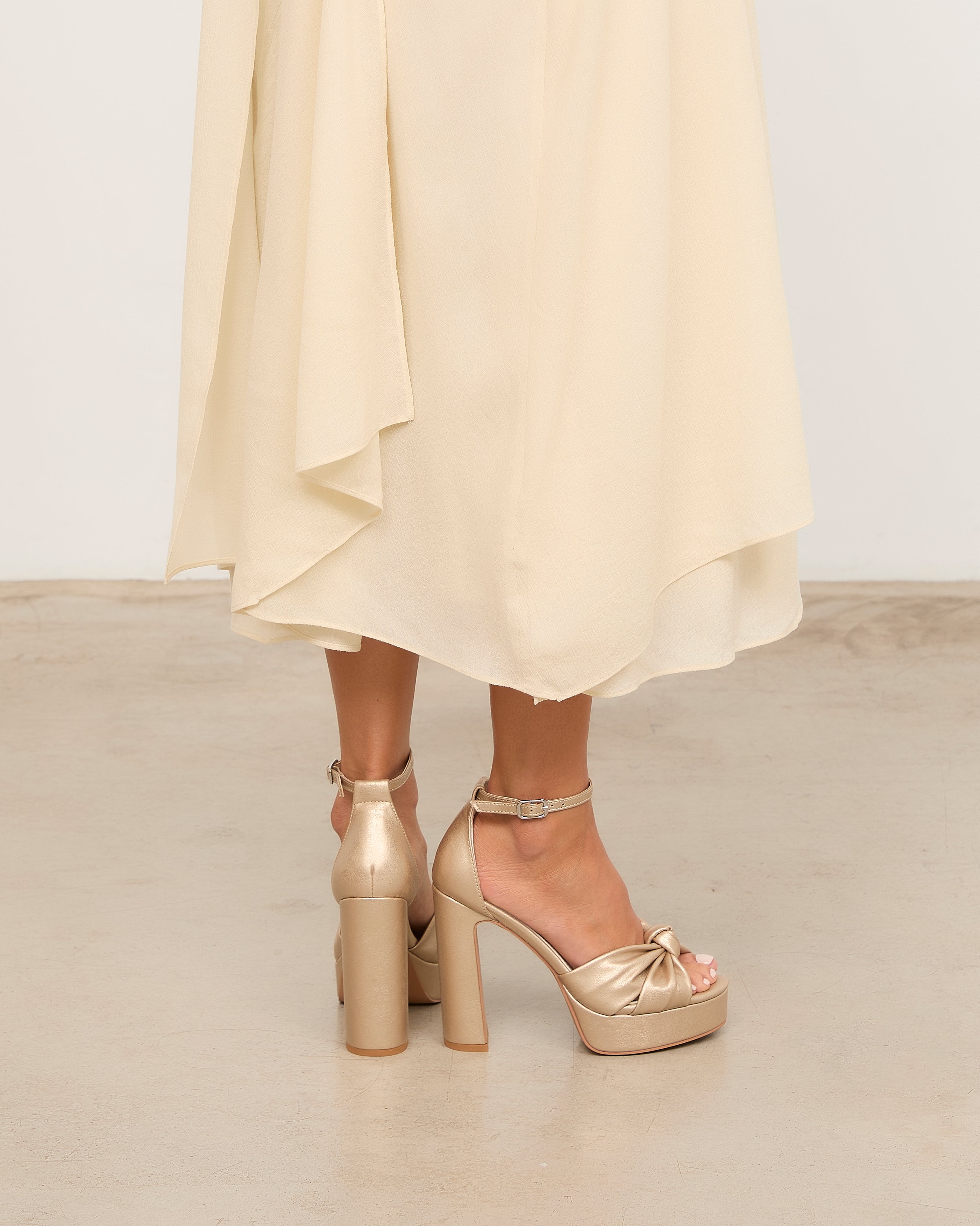 Mim shoes Sandalia de tacón OFE DORADO