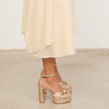 Mim shoes Sandalia de tacón OFE DORADO