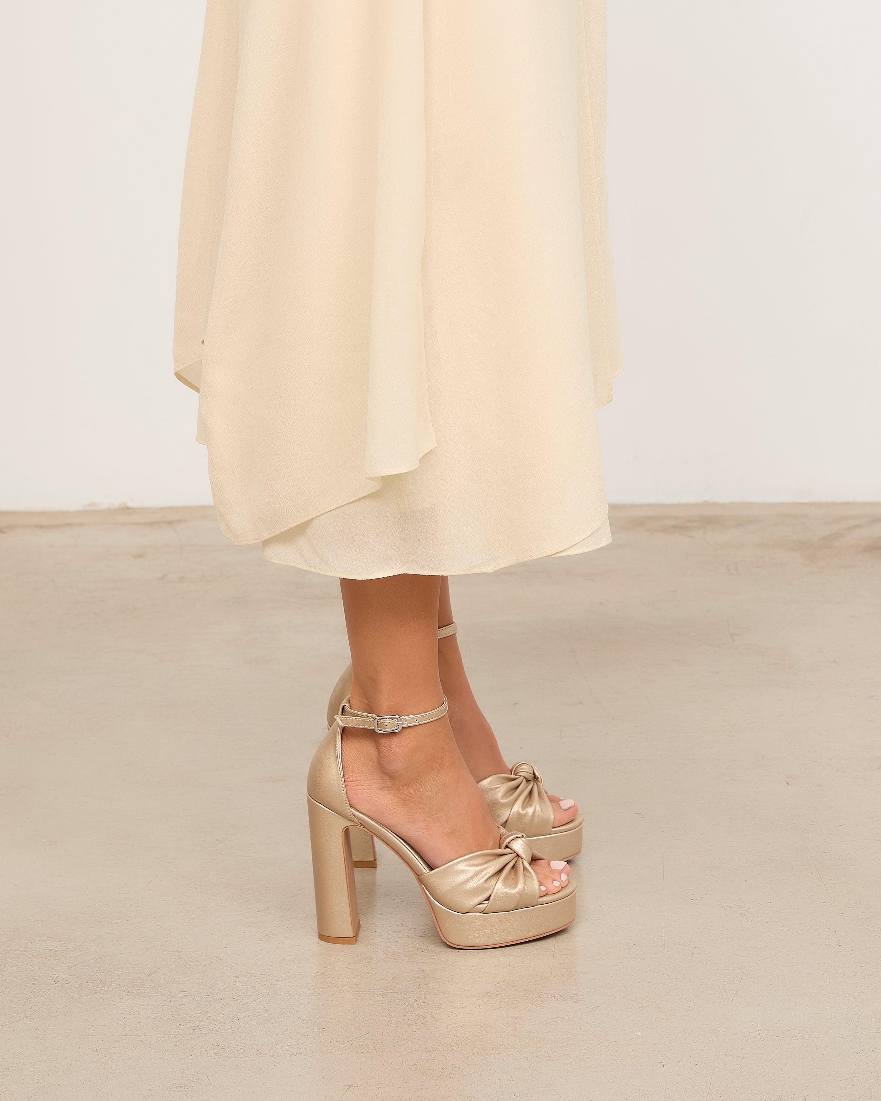 Mim shoes Sandalia de tacón OFE DORADO