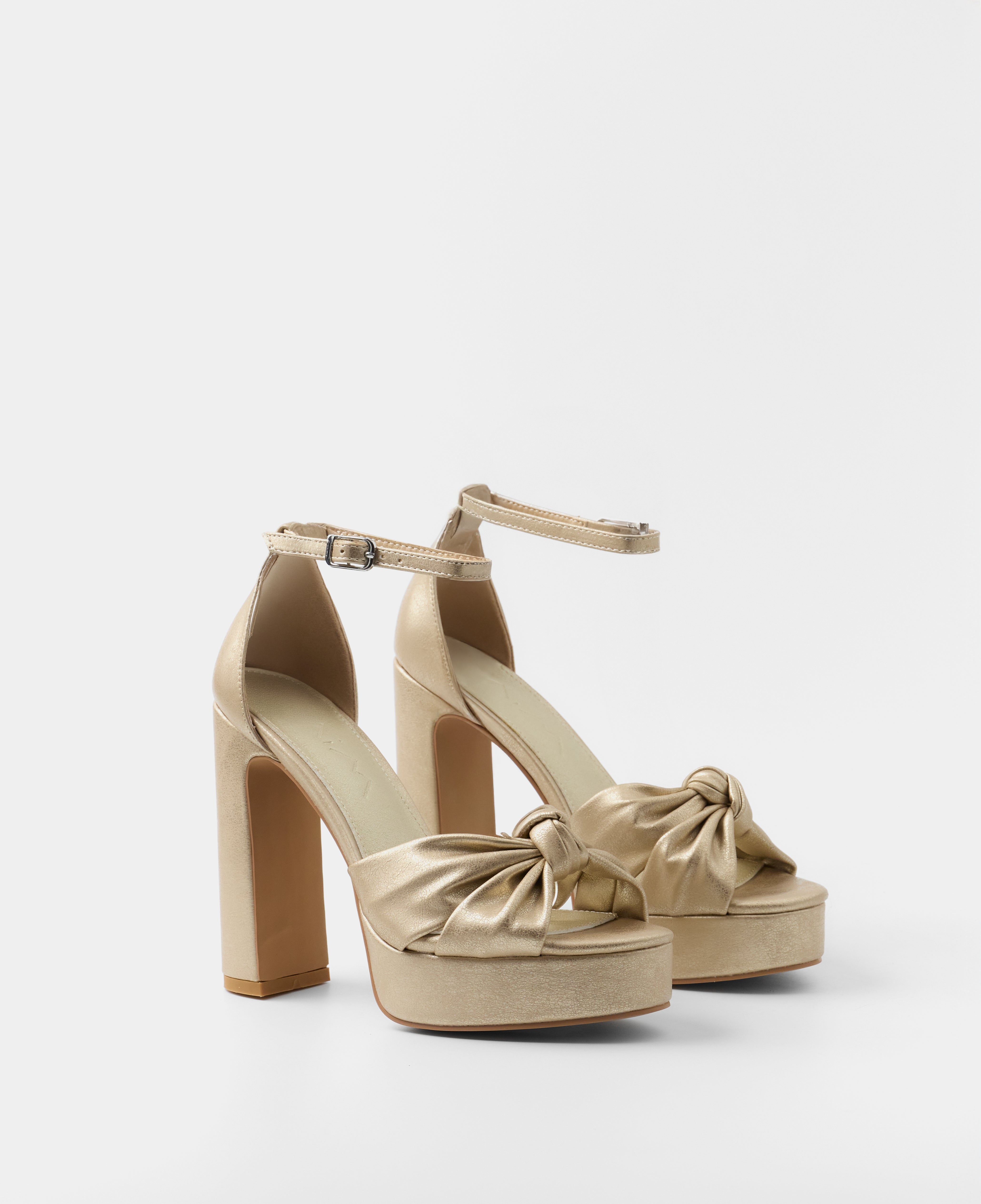 Mim shoes Sandalia de tacón OFE DORADO