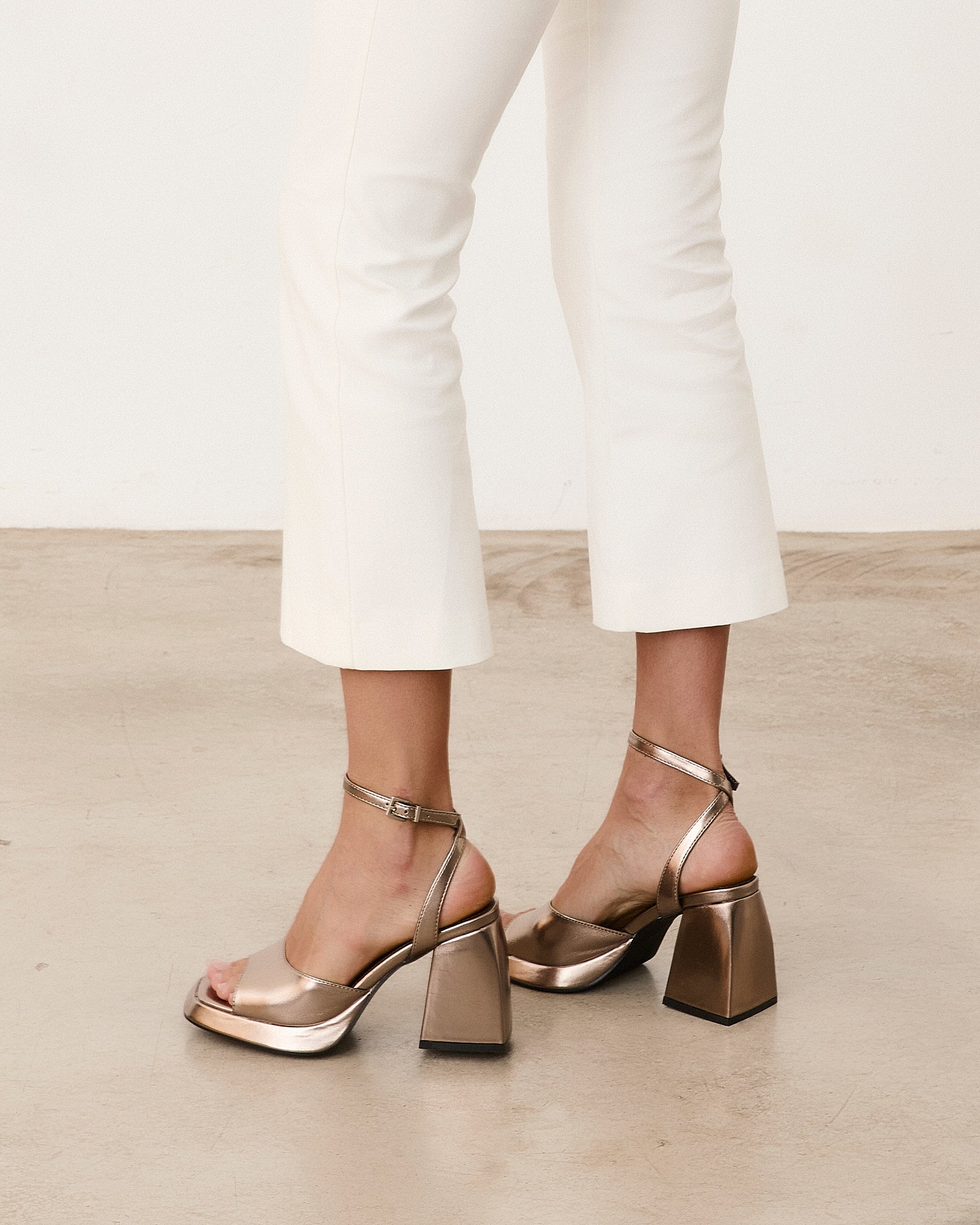 Mim shoes Sandalia de tacón SAIK METALIZADO