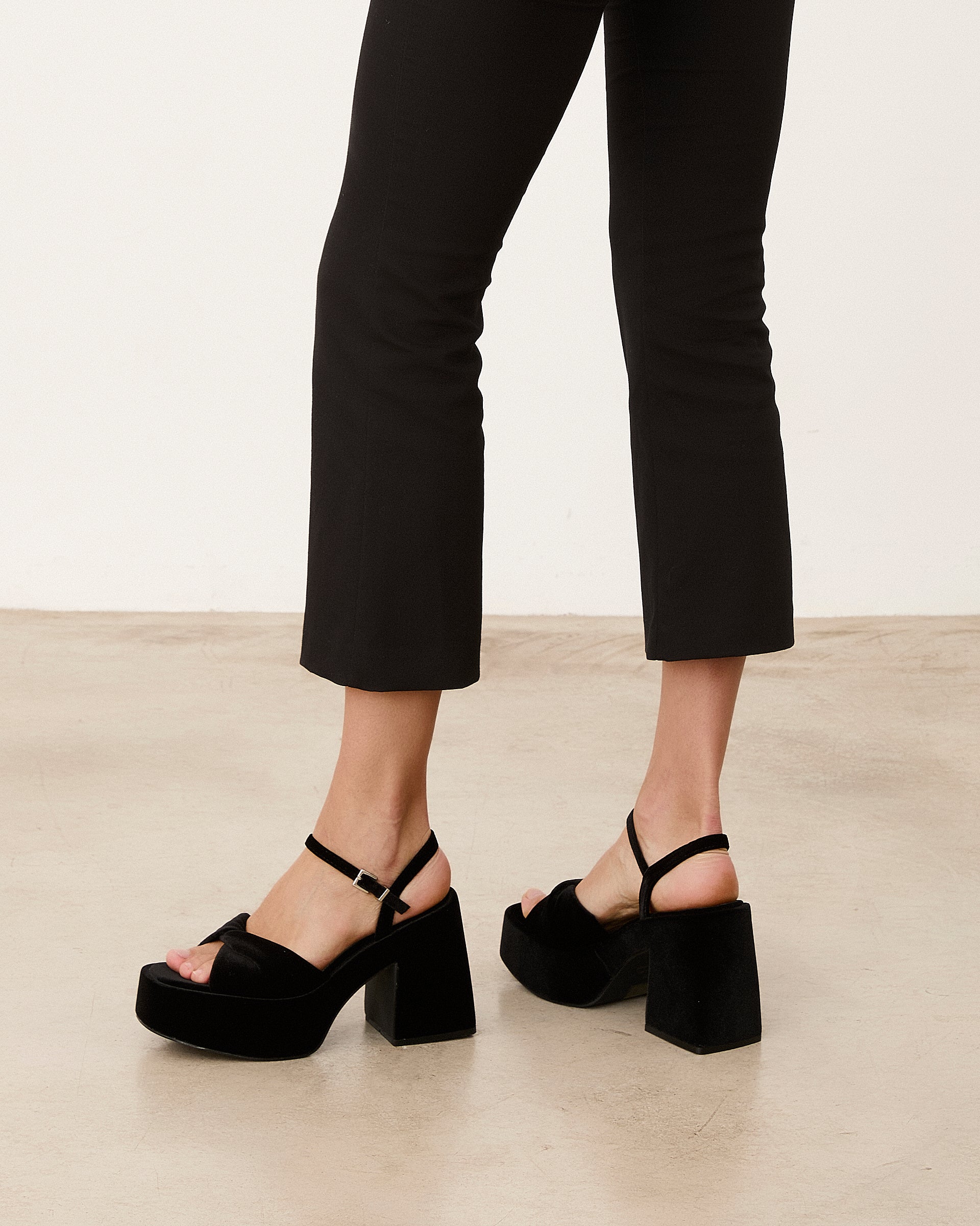 Mim shoes Sandalia de tacón TODIE NEGRO VELVET