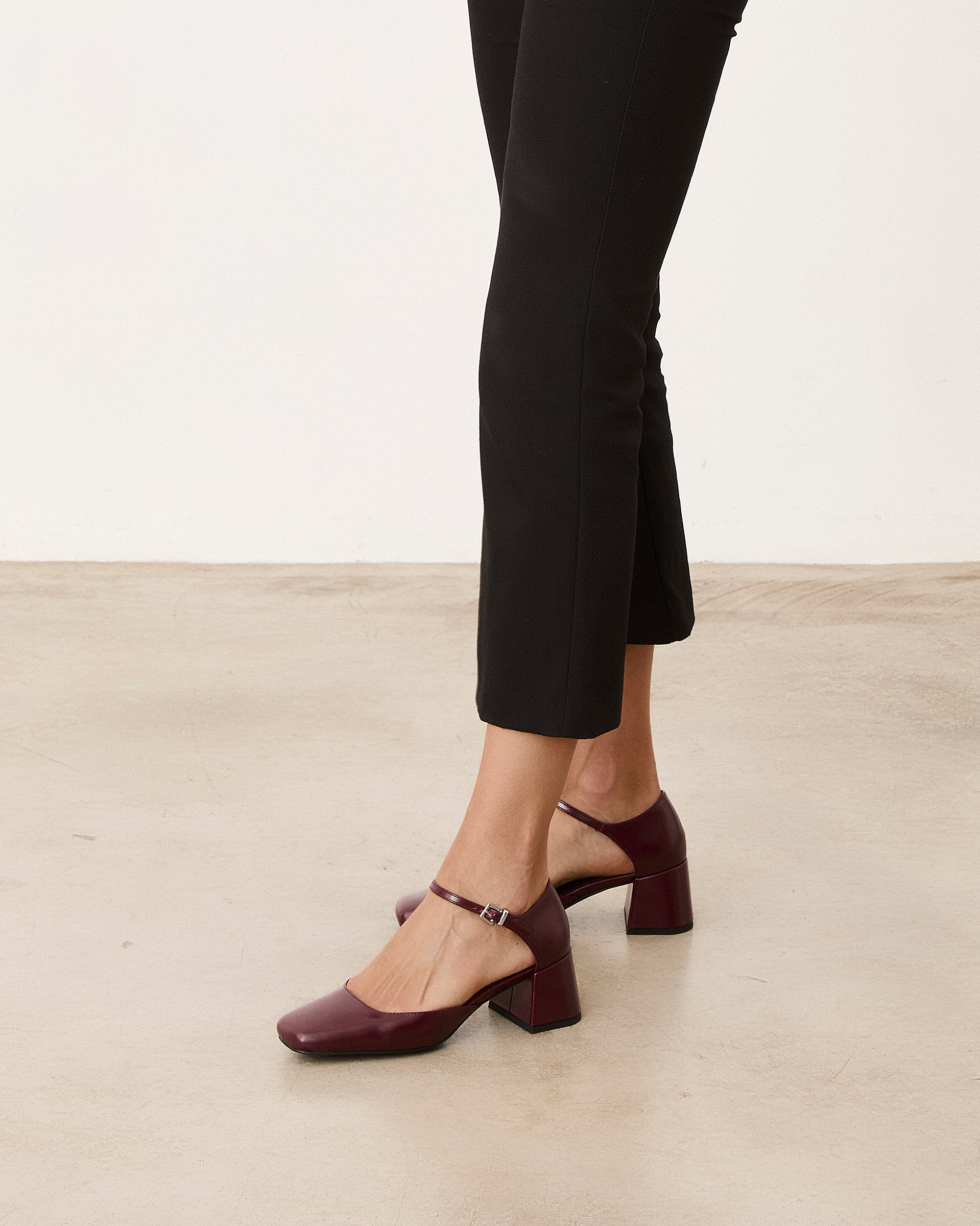 Mim shoes Tacón cerrado AMELIA BURDEOS