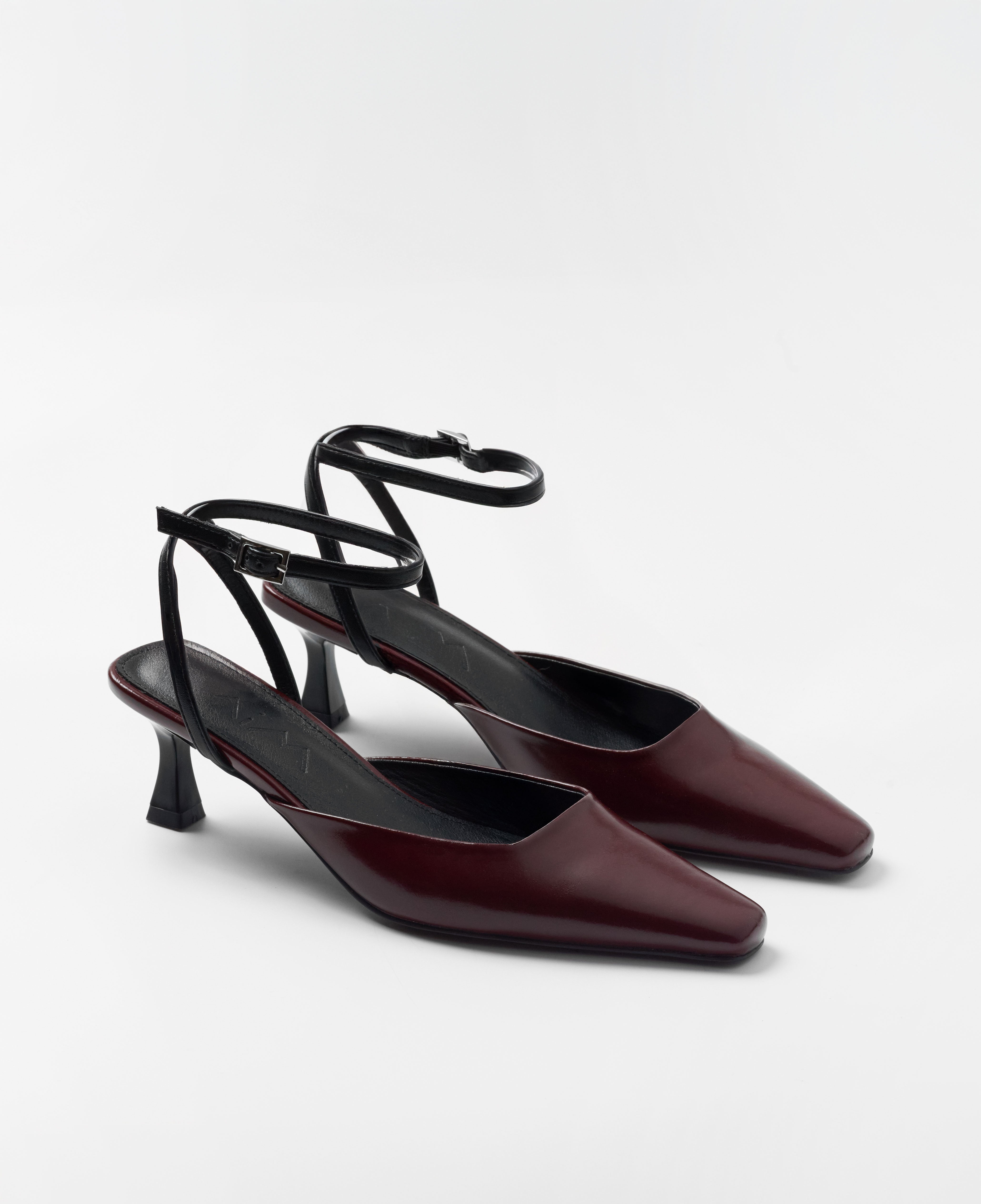 Mim shoes Tacón cerrado KOKO BURDEOS