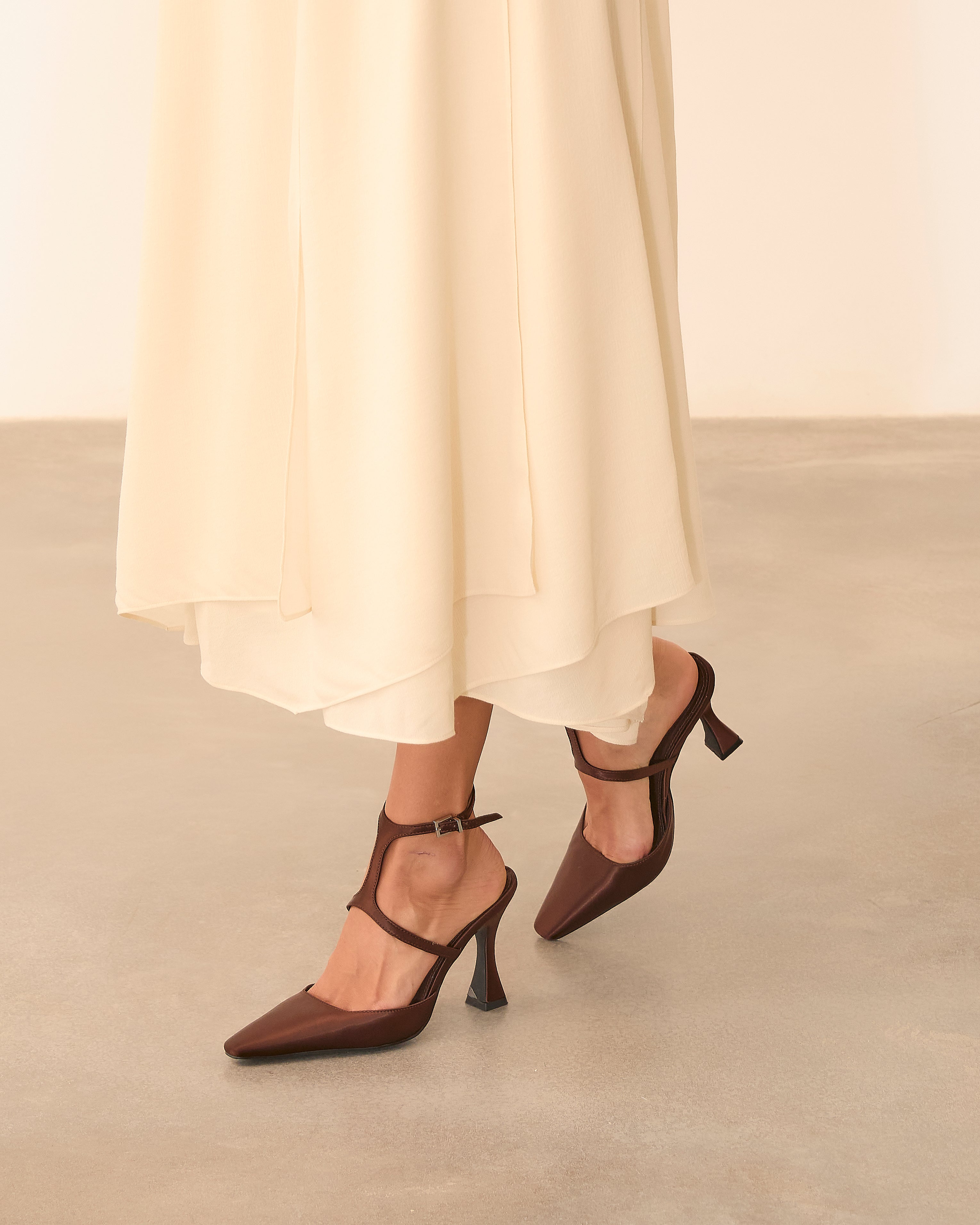 MIM Tacón cerrado DANIELLE CHOCOLATE SATIN