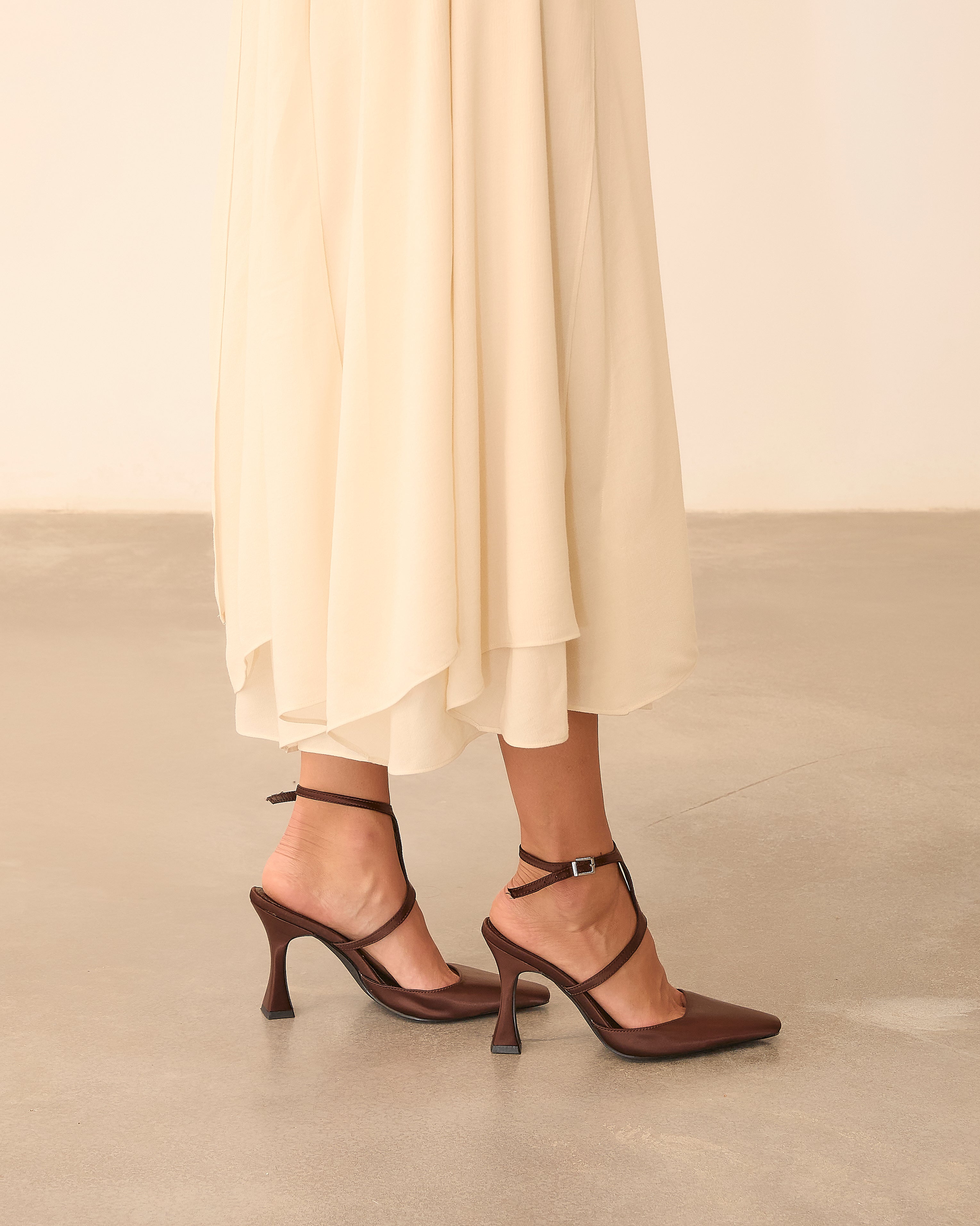 MIM Tacón cerrado DANIELLE CHOCOLATE SATIN