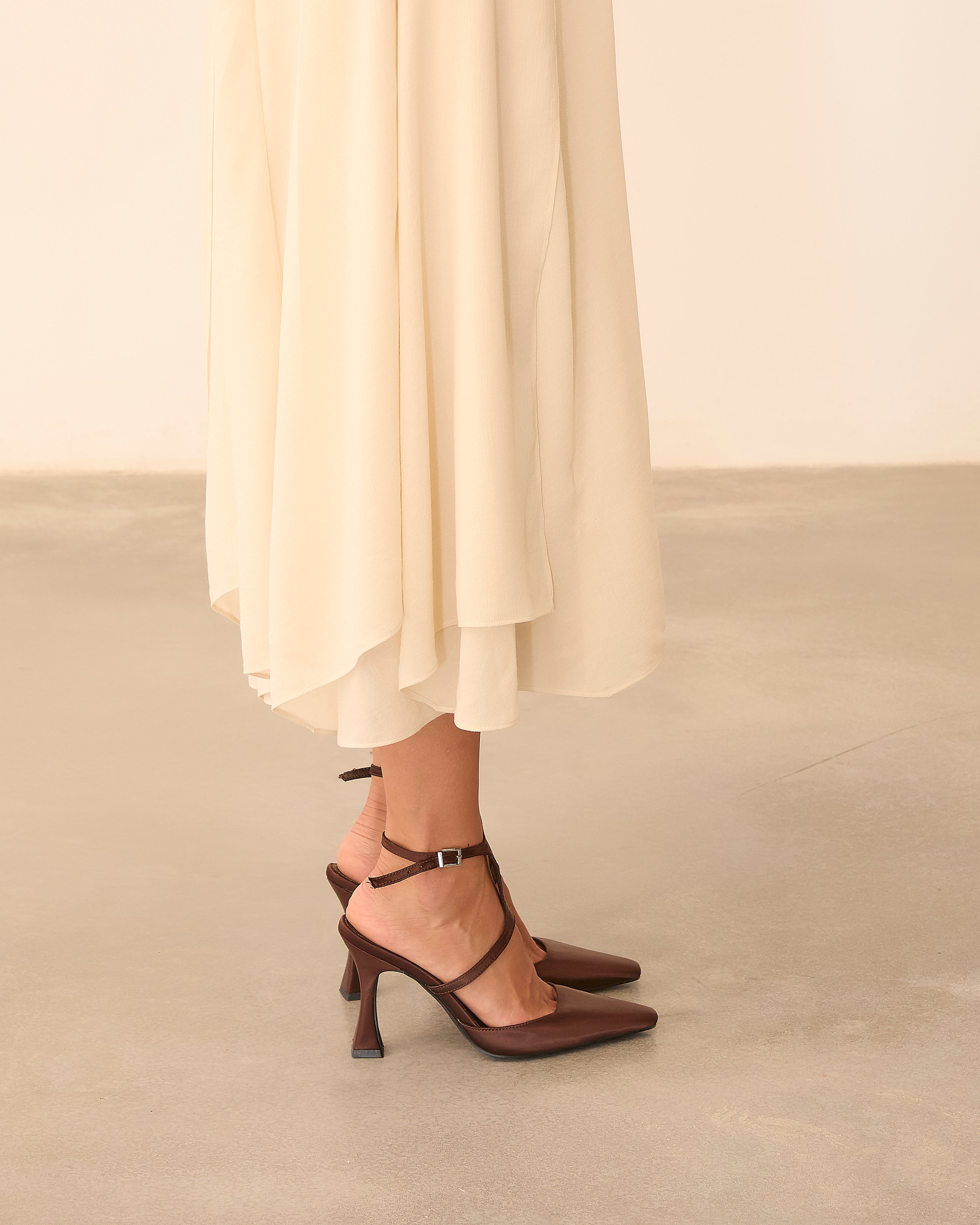 MIM Tacón cerrado DANIELLE CHOCOLATE SATIN