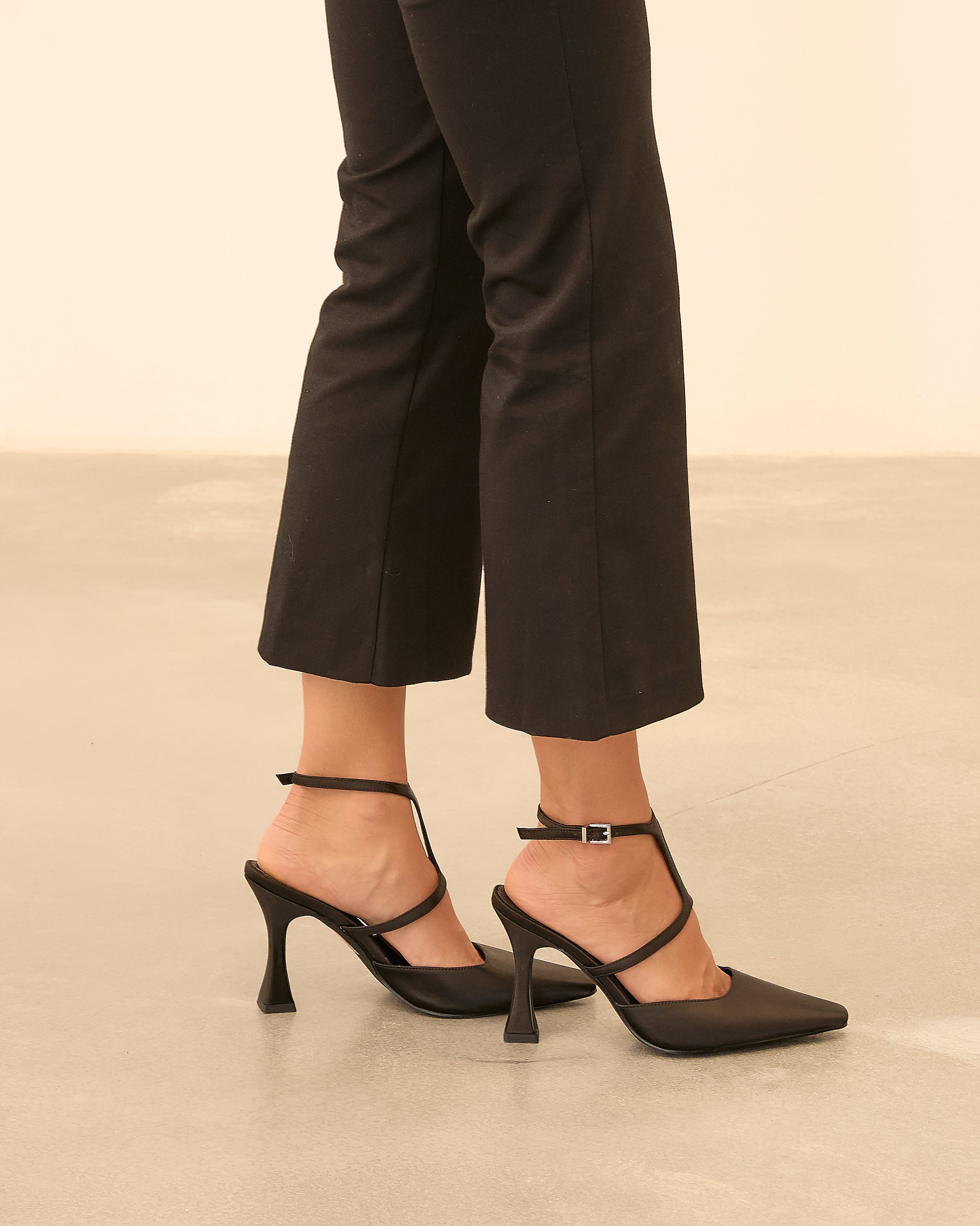 MIM Tacón Cerrado DANIELLE NEGRO SATIN