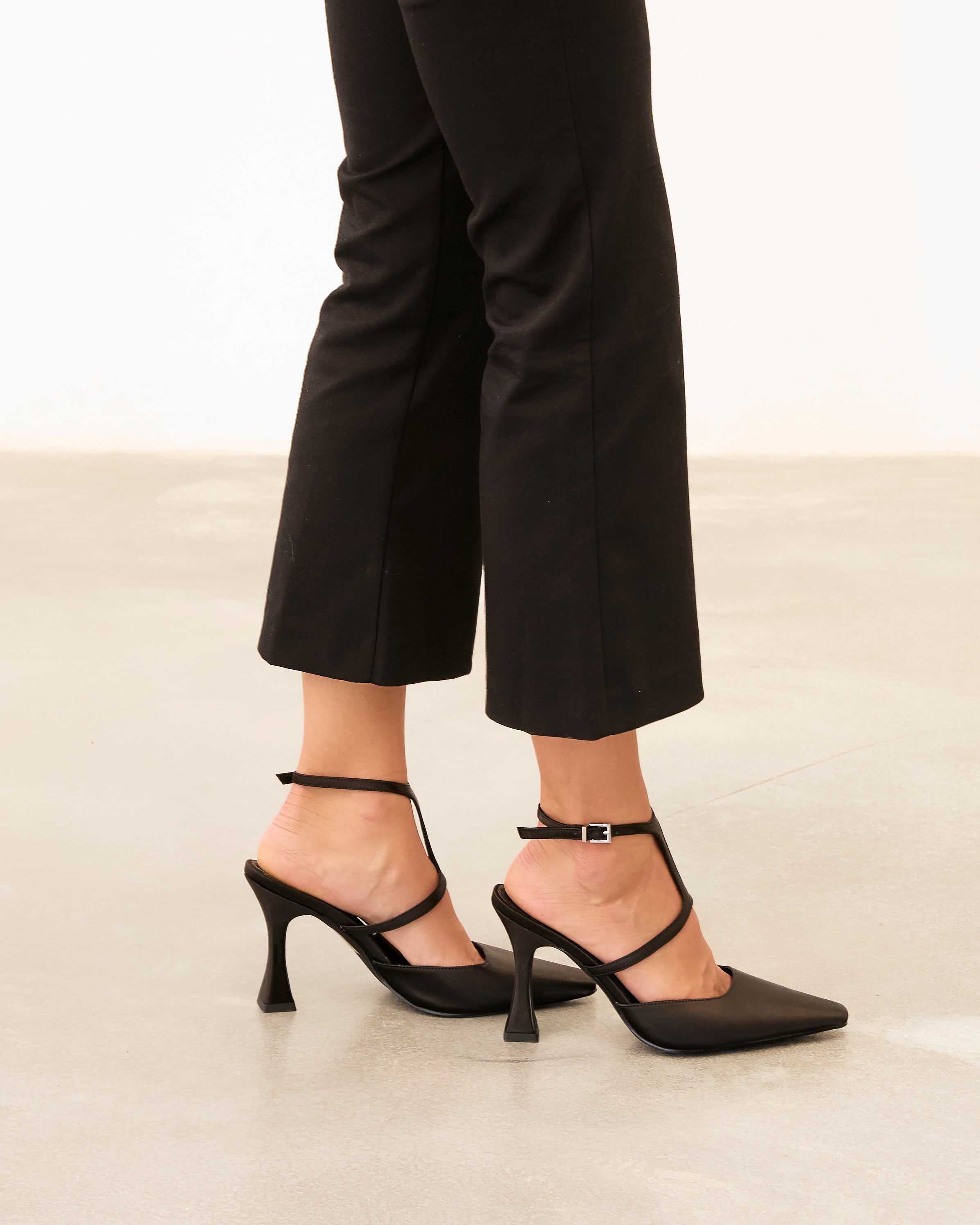 MIM Tacón Cerrado DANIELLE NEGRO SATIN