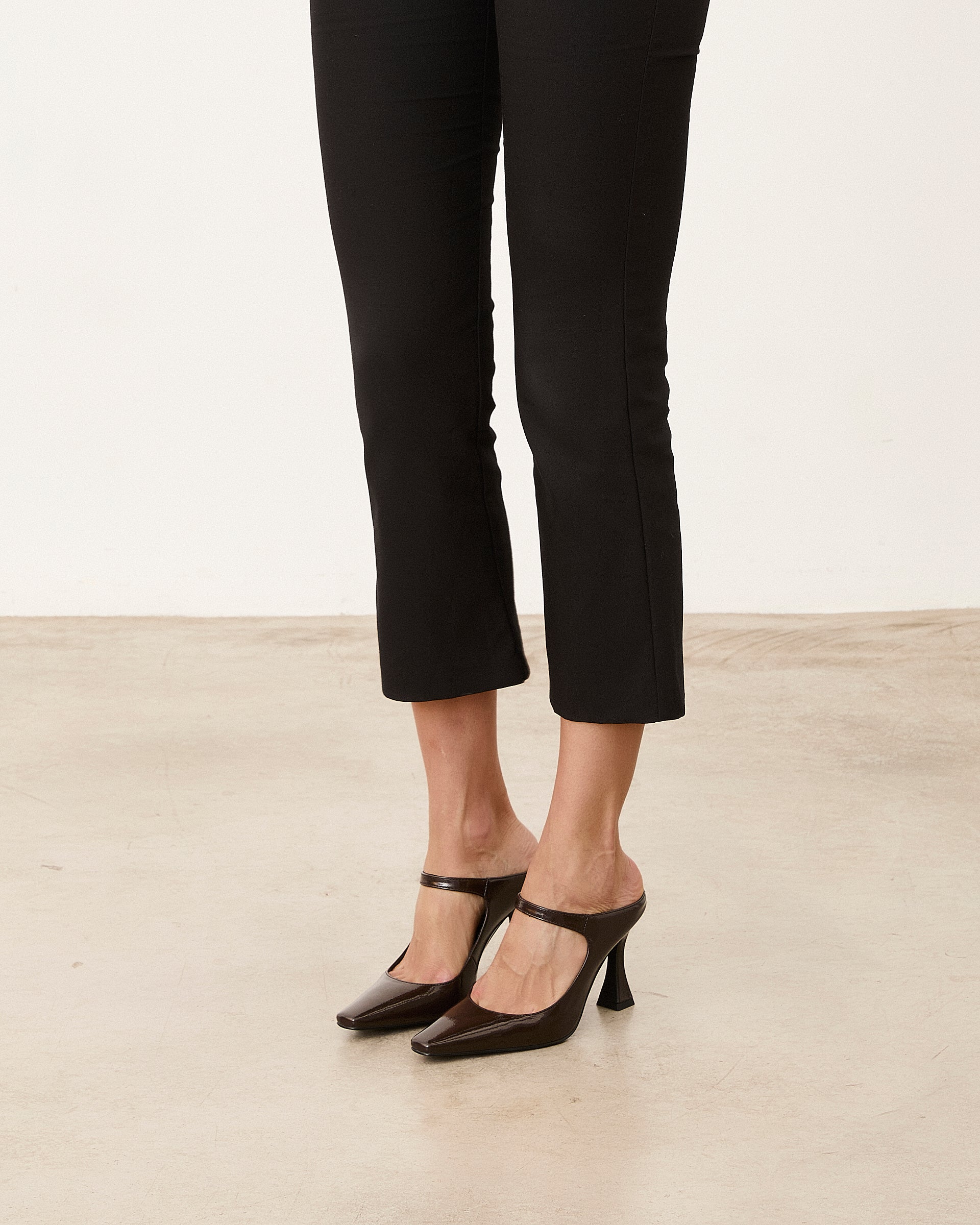 MIM Tacón cerrado TESS CHOCOLATE