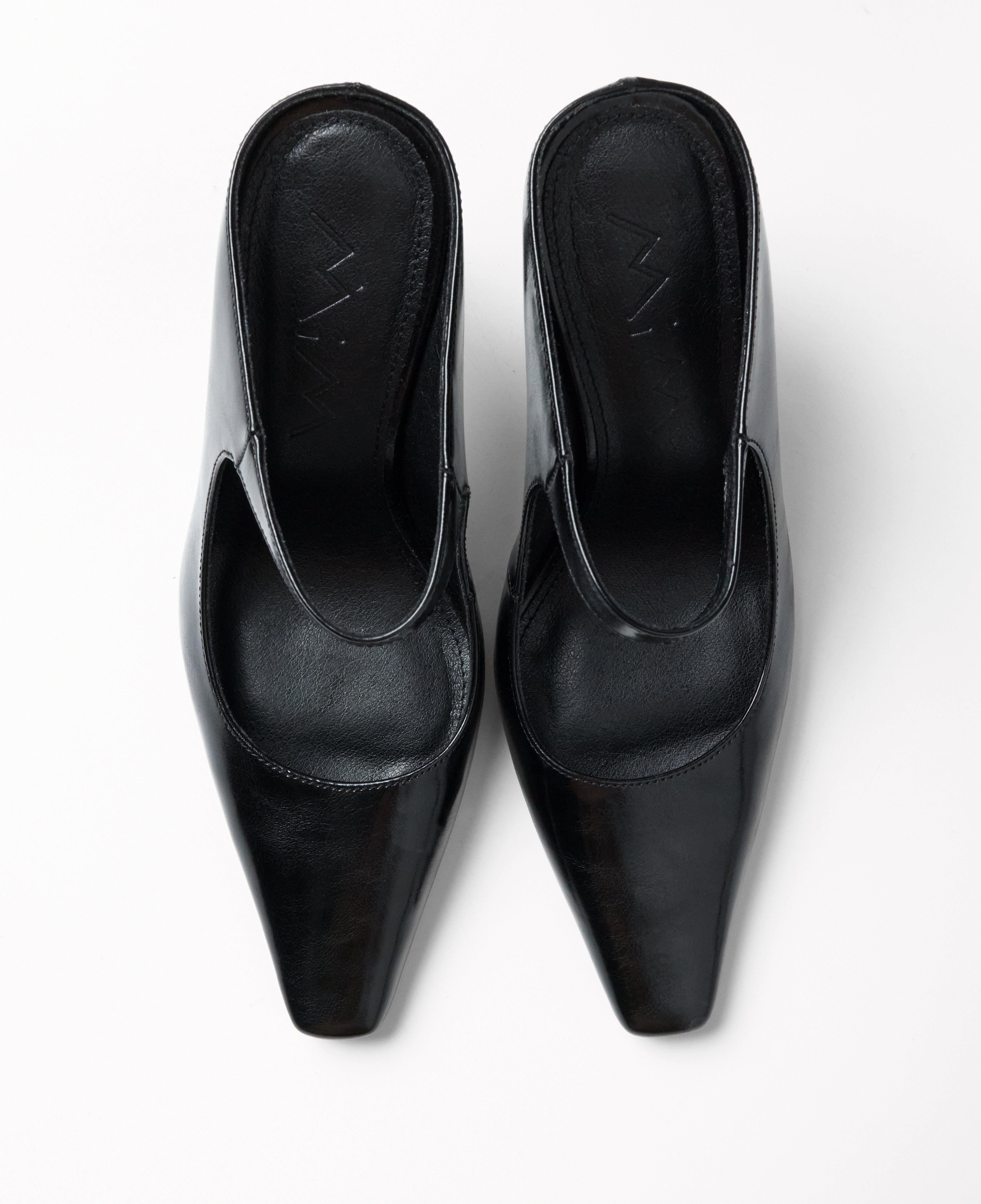 MIM Tacón cerrado TESS NEGRO