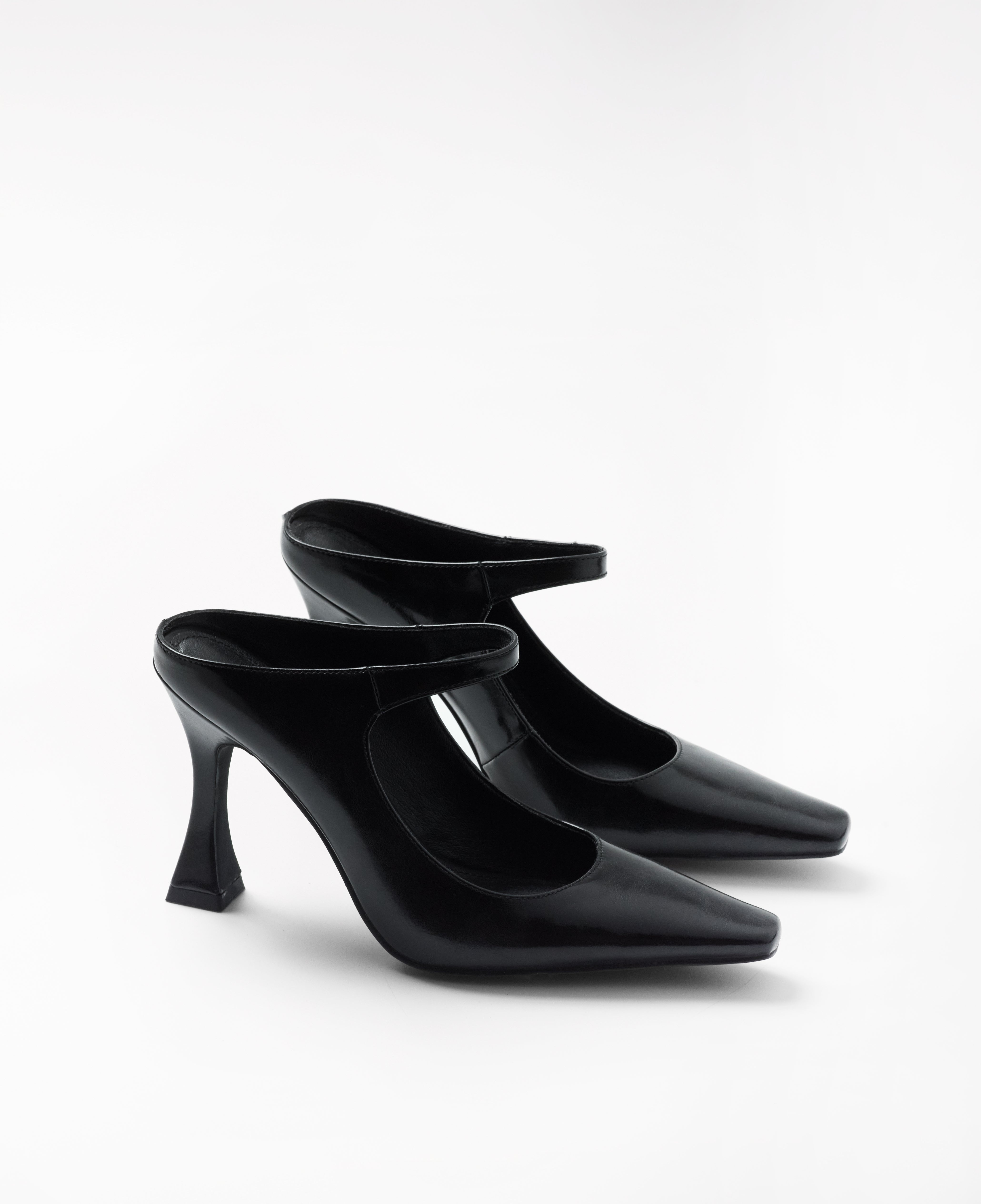 MIM Tacón cerrado TESS NEGRO